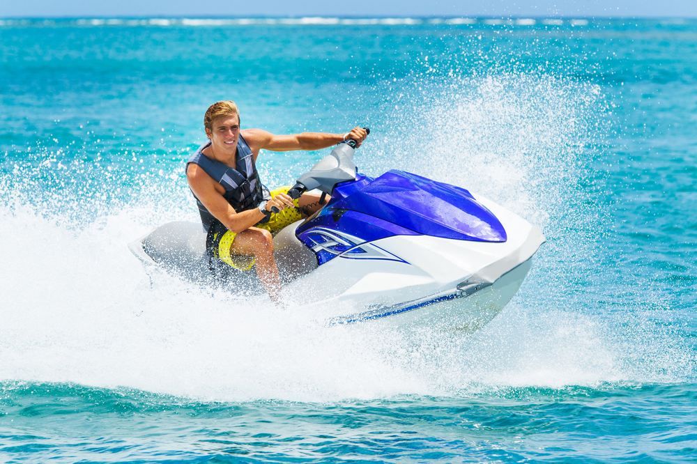 assurance jet ski - tailpied courtage - fotolia